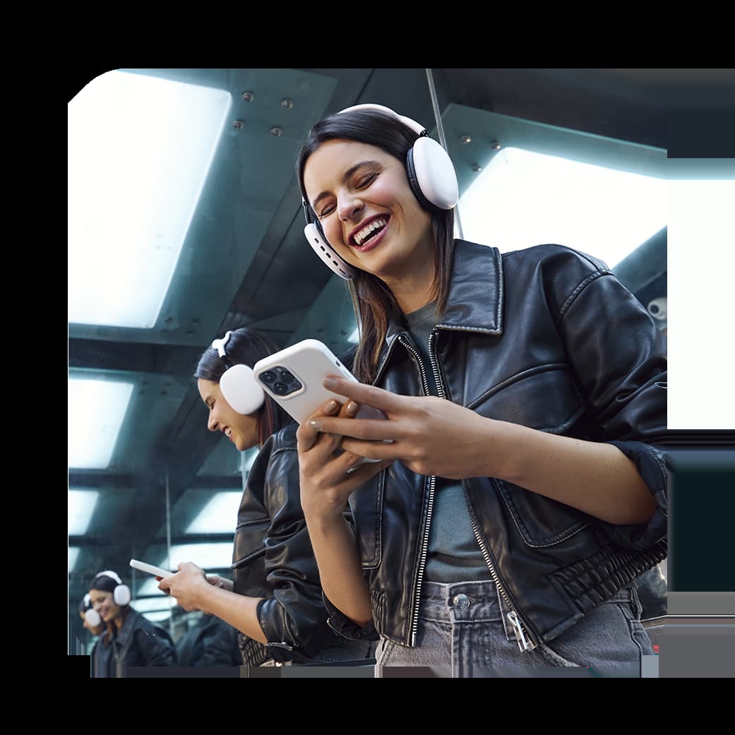Foto de mujer joven en ascensor